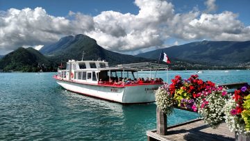 The Allobroge Boat leaves the Talloires Embarcadero